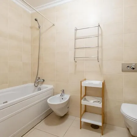 Poolside Peniche Apartment *